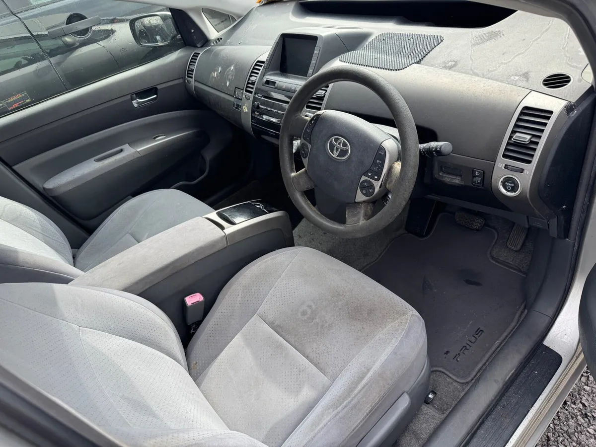 Toyota Prius - Image 4