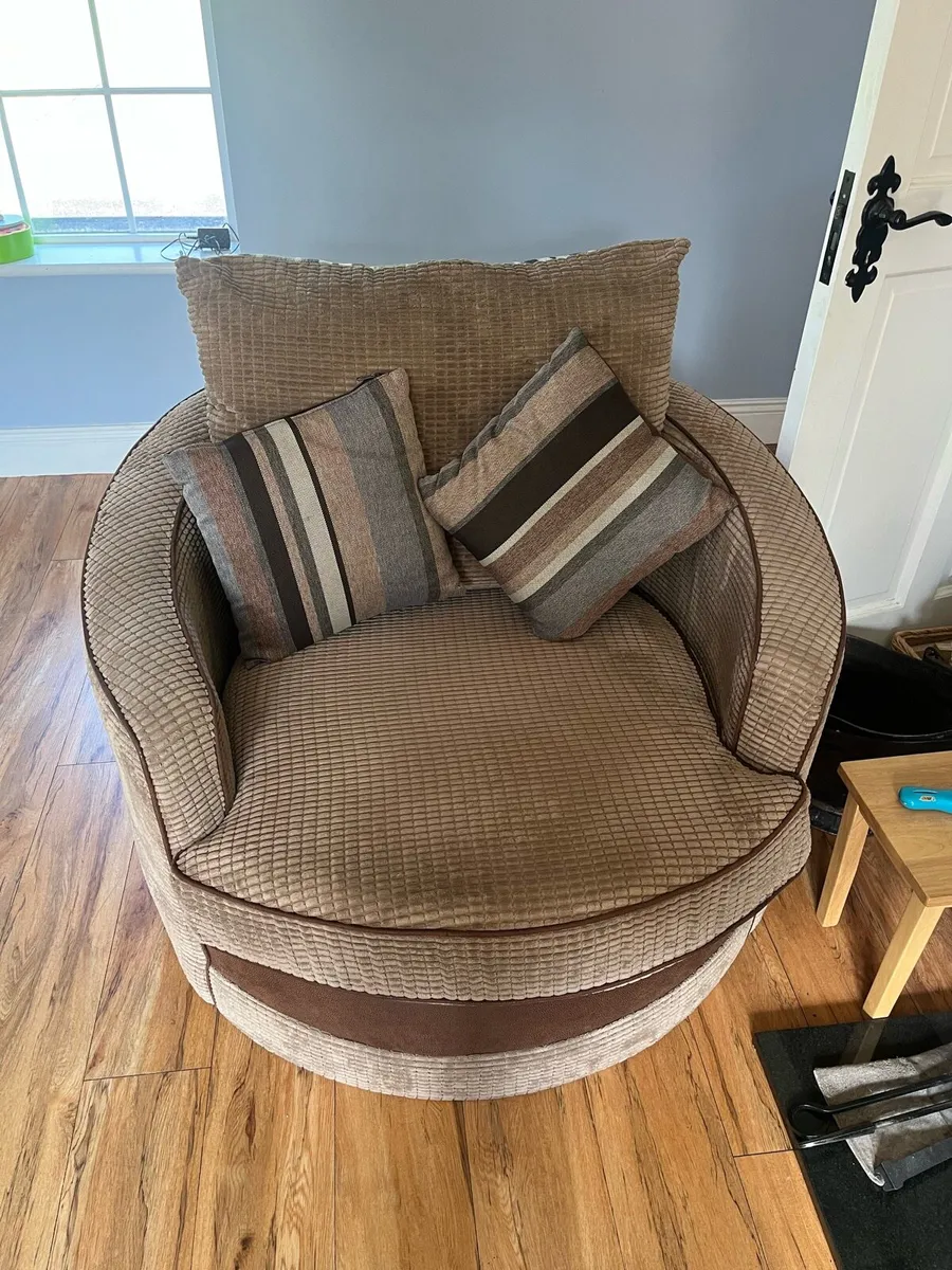 Couch and chairs - Image 2