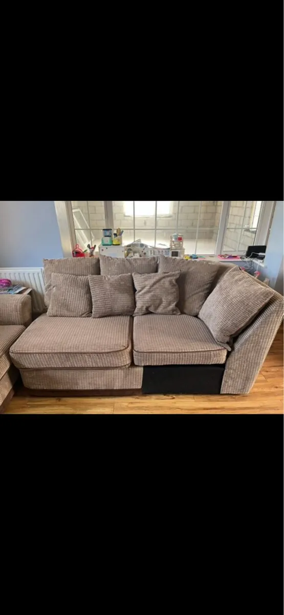 Couch and chairs - Image 3