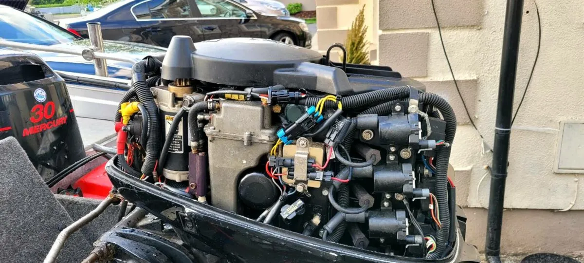 Mercury 30 efi 4 stroke low hours - Image 4
