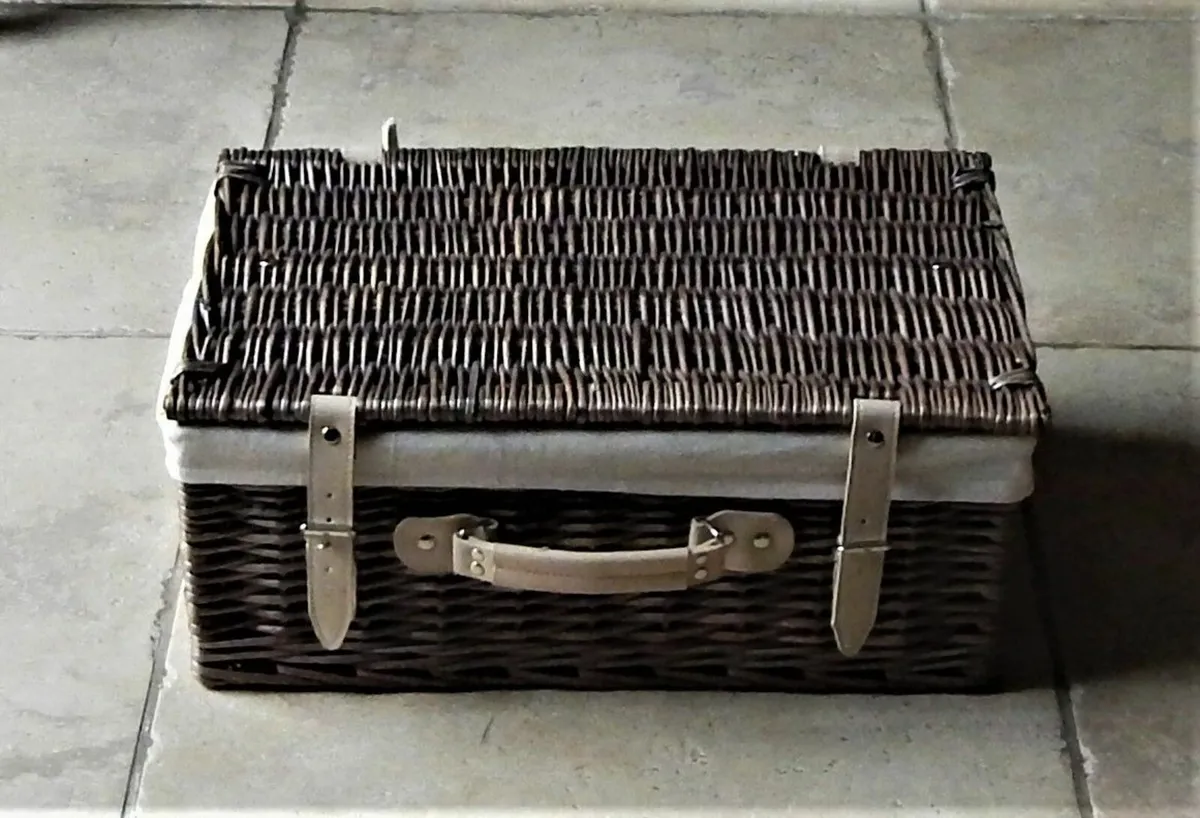 Wicker Hamper Basket - Image 1