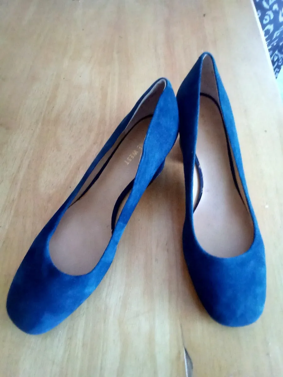 Nine west navy blue sued ladies shoes size 6 - Image 1