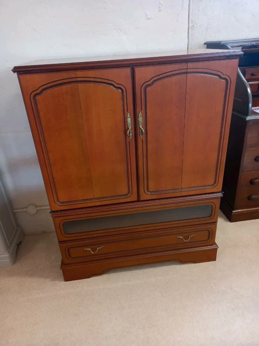 Drinks cabinet/TV stand solid Cherry wood 🍒 - Image 1