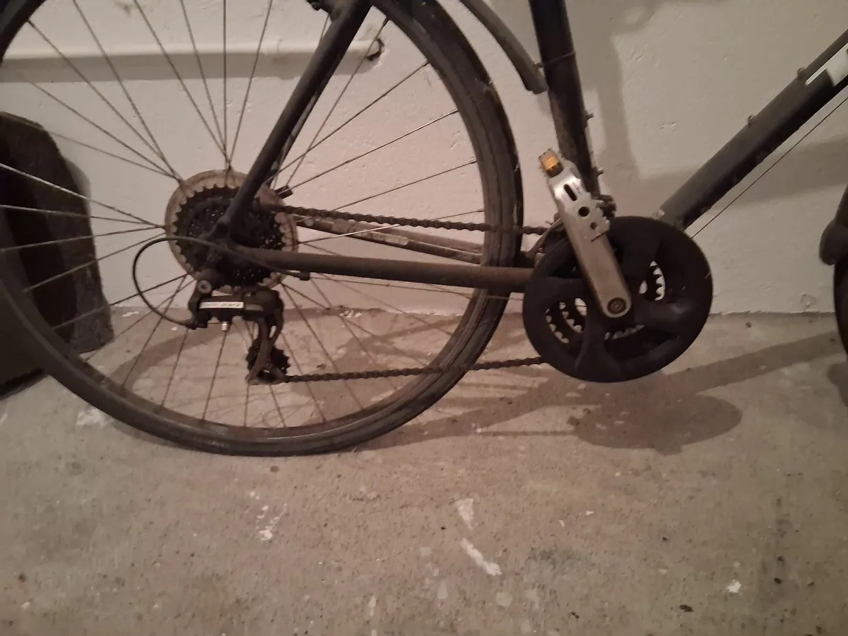 Trek Bicycle & 2 helmets - Image 4
