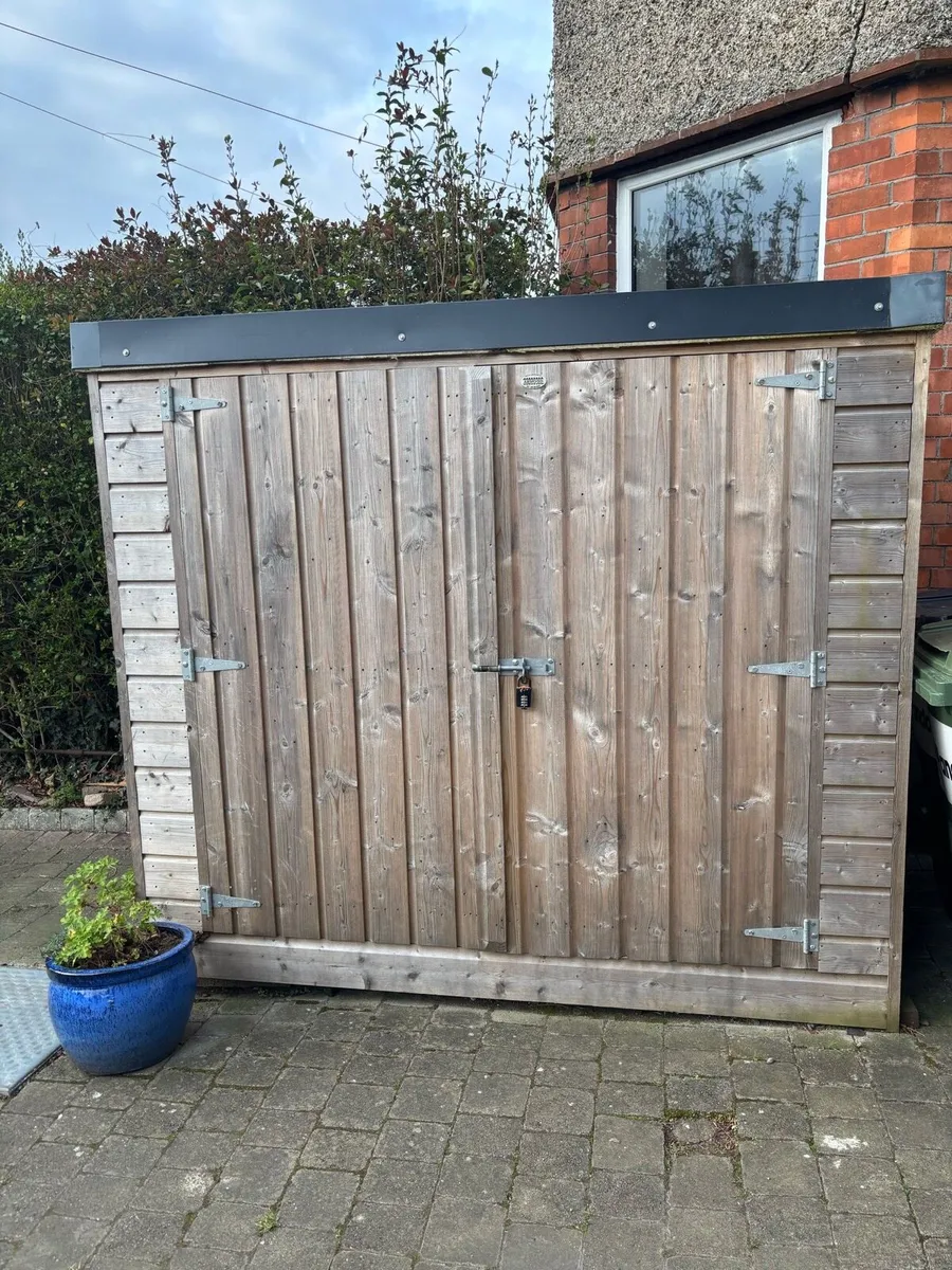 Large bike shed (fits 3 or 4 bikes) - Image 1