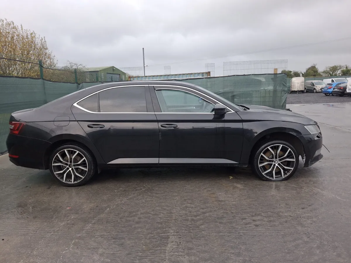 2017 Skoda Superb TDI Automatic - Image 3