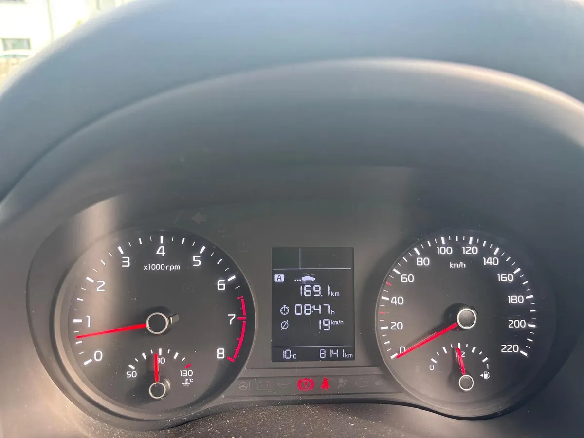 Kia Stonic 2020  1.25   PETROL  ONLY  8,000 KM - Image 4