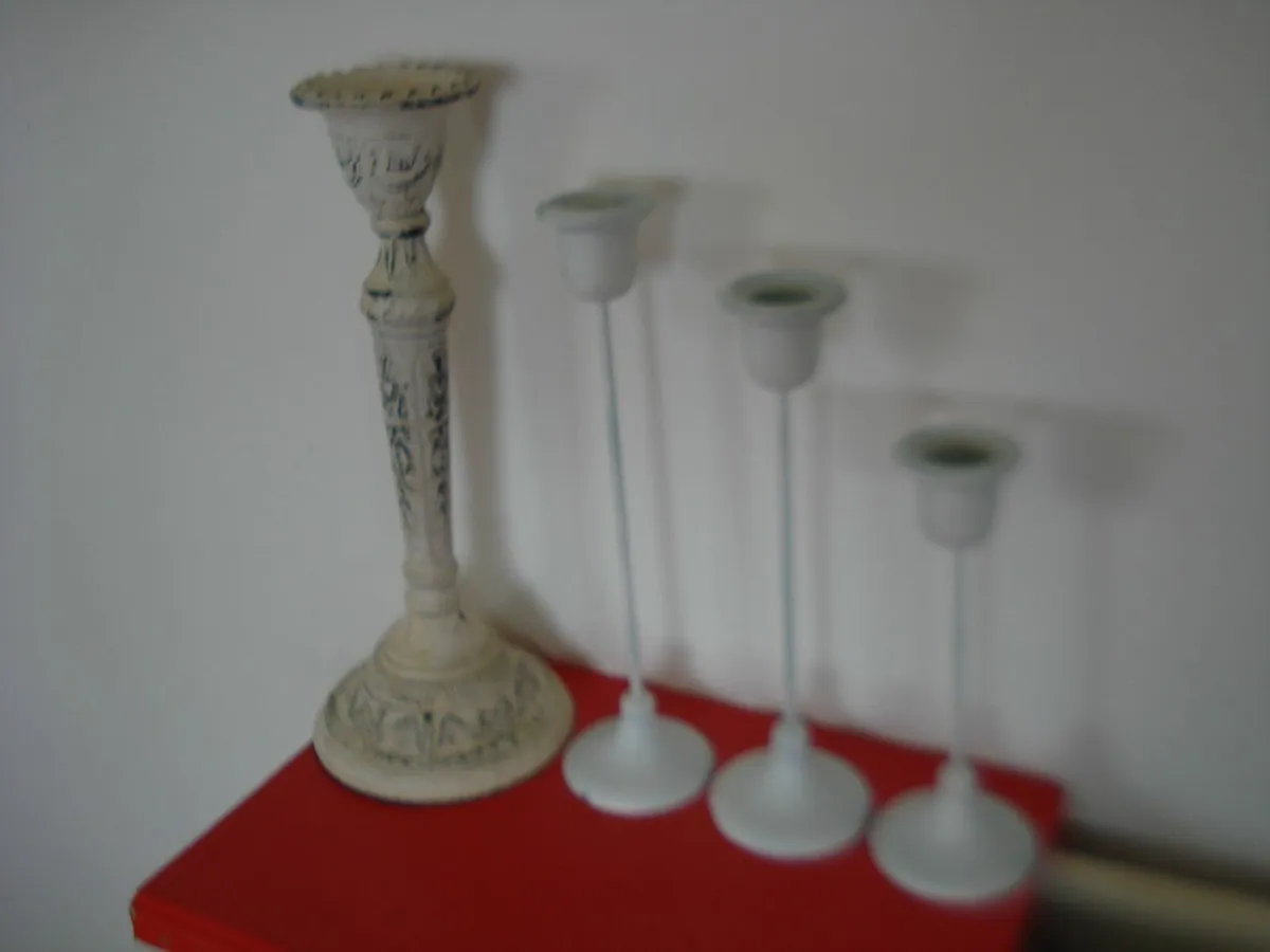 4 WHITE METAL CANDLE STICK HOLDERS. - Image 1