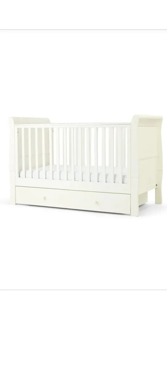 Oslo cot bed immaculate condition