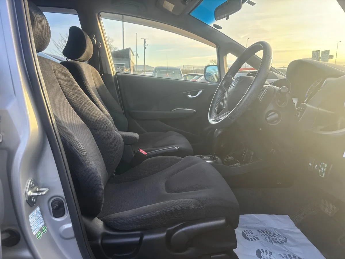 Honda fit hybrid auto 2012 - Image 2