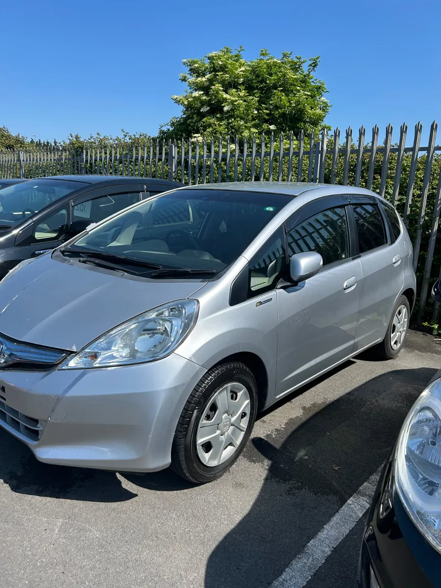 Honda fit hybrid auto 2012 - Image 1