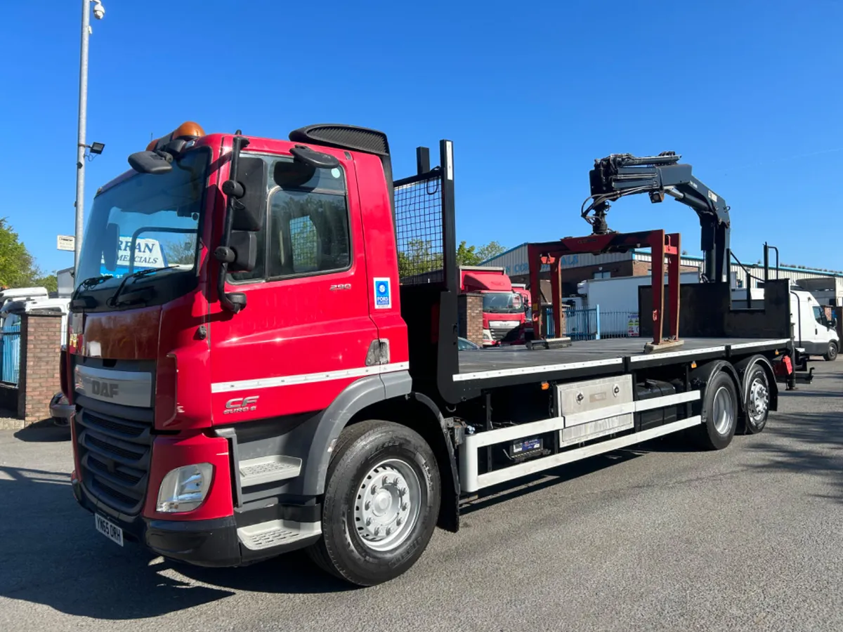 2015 Daf cf 290 6x2 flat with remote crane - Image 1