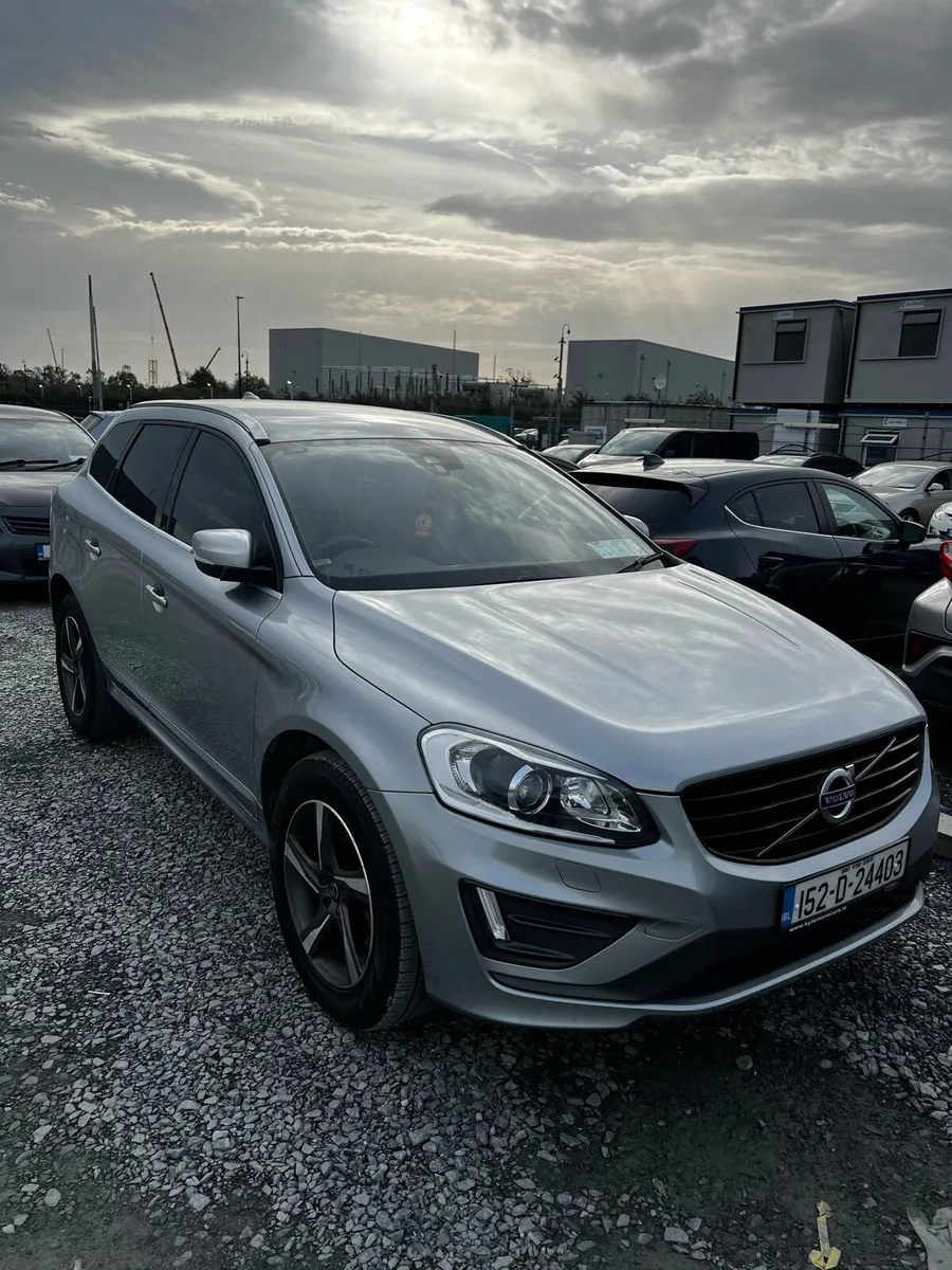 VOLVO XC60 2.4 diesel R-DESIGN LUXURY NAV D5-221HP - Image 2