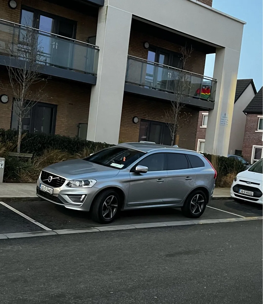 VOLVO XC60 2.4 diesel R-DESIGN LUXURY NAV D5-221HP - Image 3