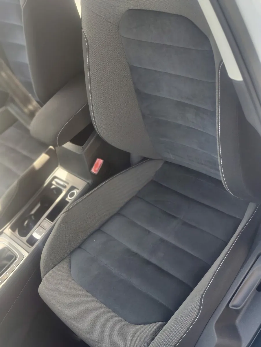 152 Volkswagen Golf Highline Automatic - Image 4