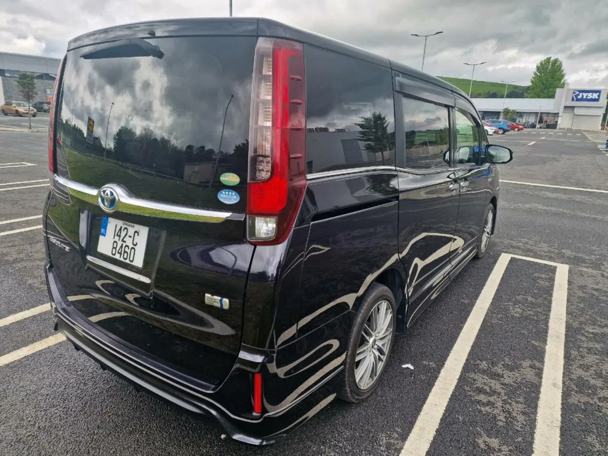 Toyota Esquire 1.8L Hybrid 7 seats Automatic94K Km - Image 4