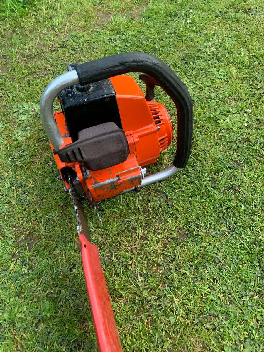Chain saw - Image 1