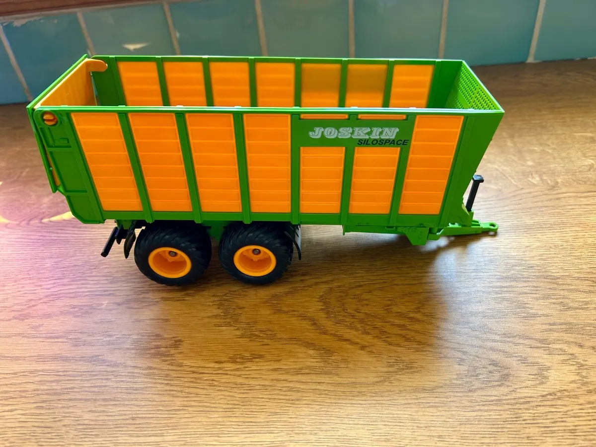 Siku Joskin Silospace model trailer - Image 1