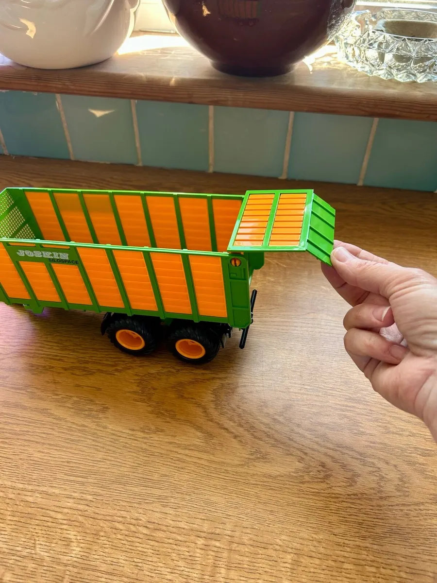 Siku Joskin Silospace model trailer - Image 2