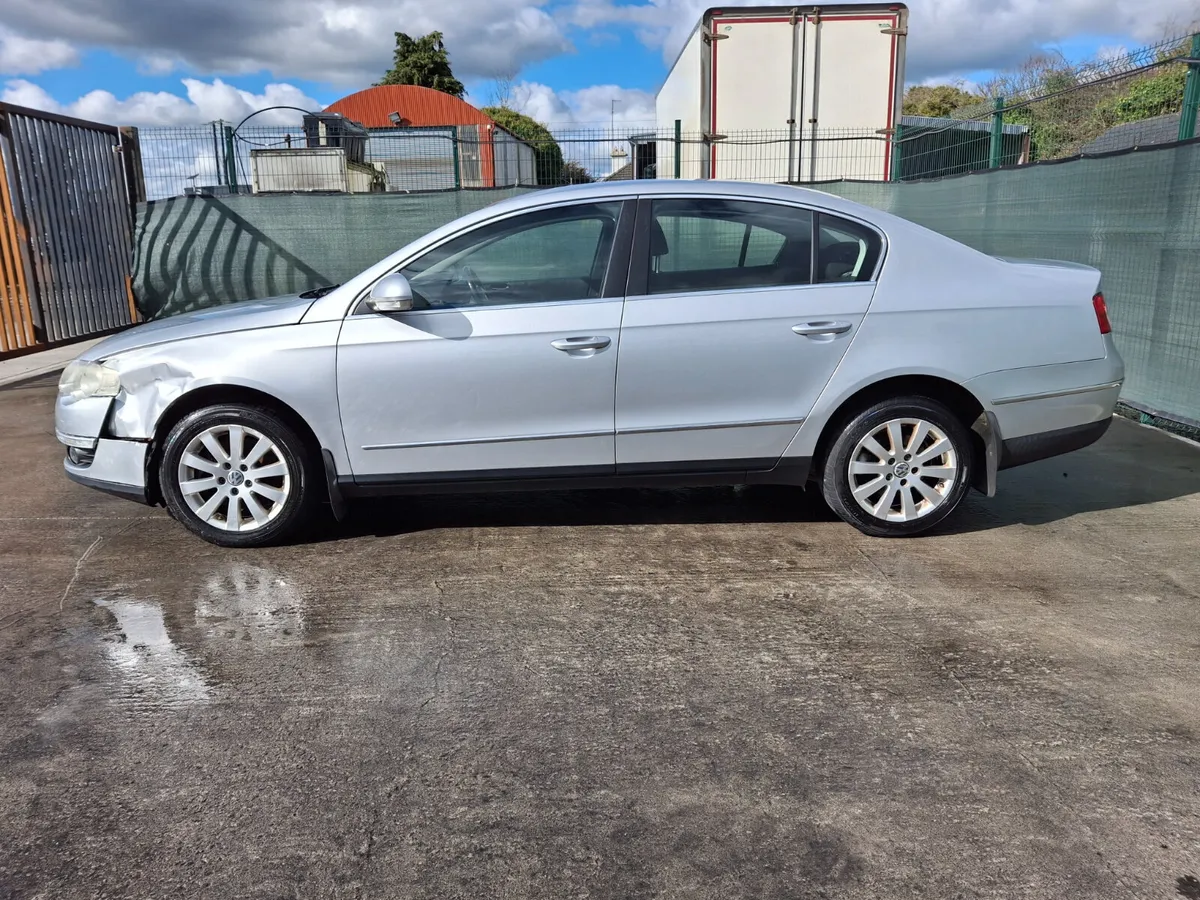 2009 Volkswagen Passat  1.9 TDI - Image 4
