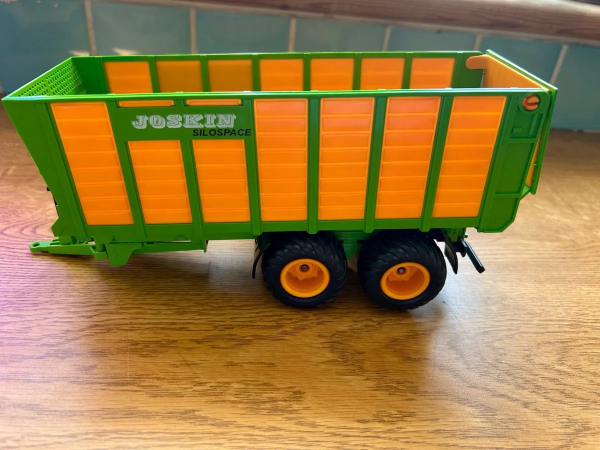 Siku Joskin Silospace model trailer - Image 3