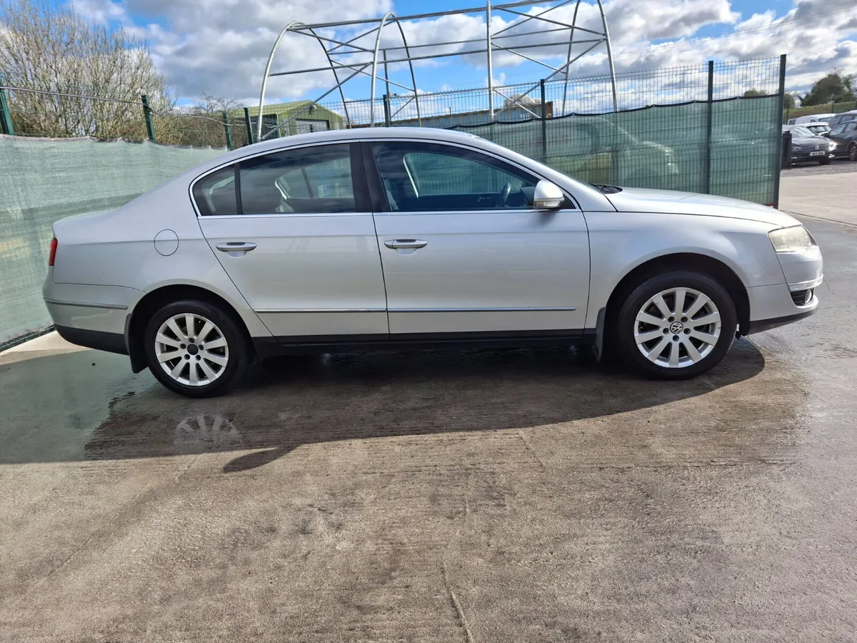 2009 Volkswagen Passat  1.9 TDI - Image 3