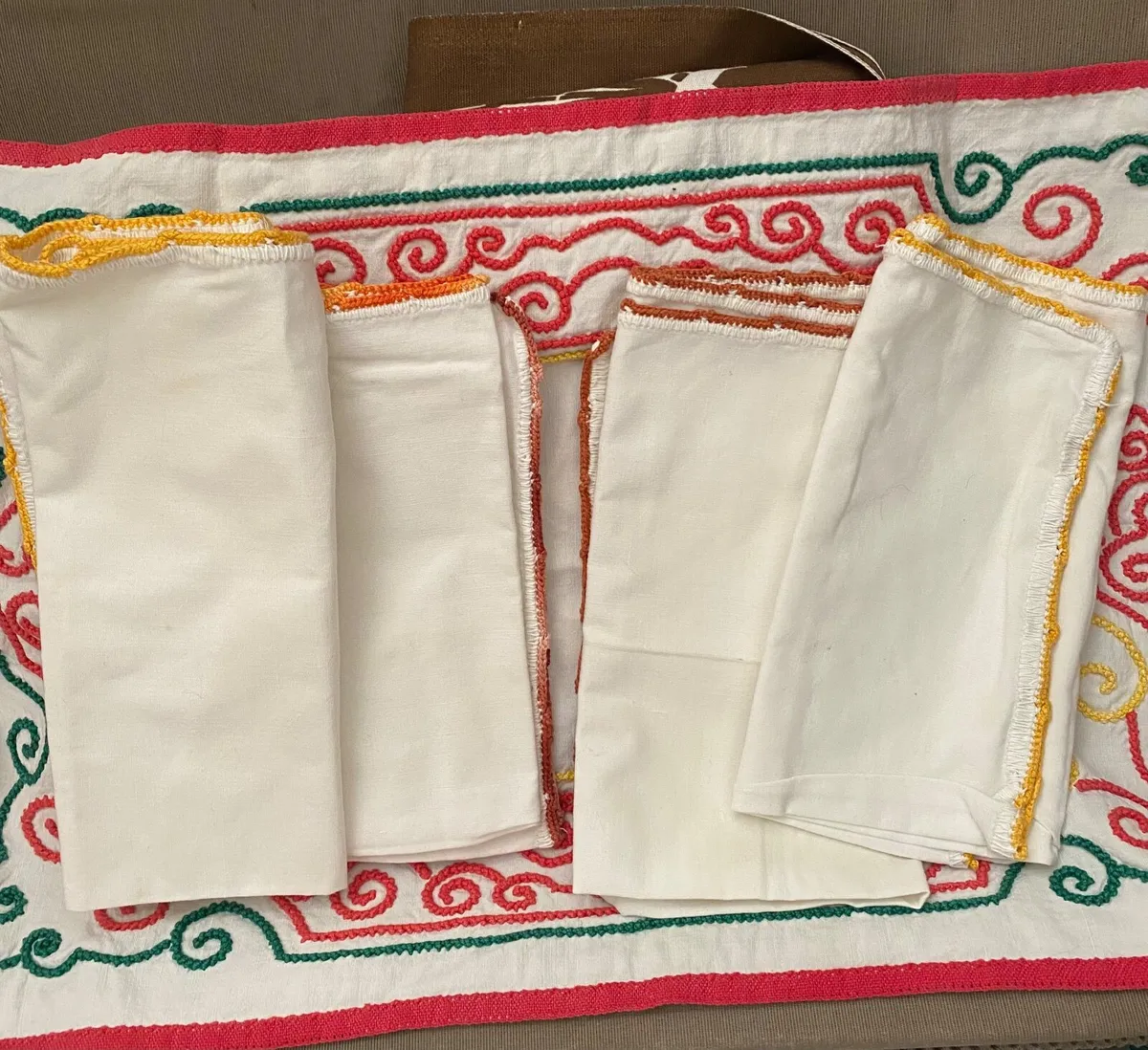 Linen hand embroidered antique serviettes & tray c - Image 1
