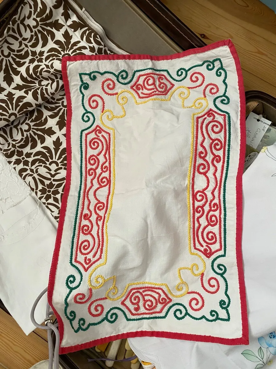 Linen hand embroidered antique serviettes & tray c - Image 4