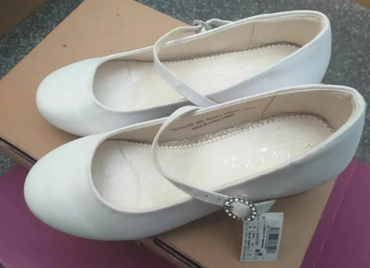 New in box, White Satin Communion Shoes, UK2 - Image 2