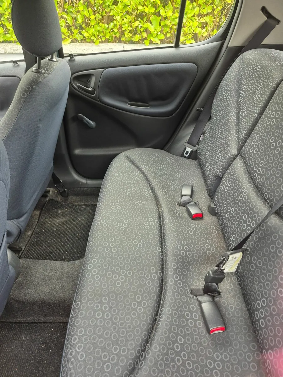 Toyota Yaris 2004 - Image 4