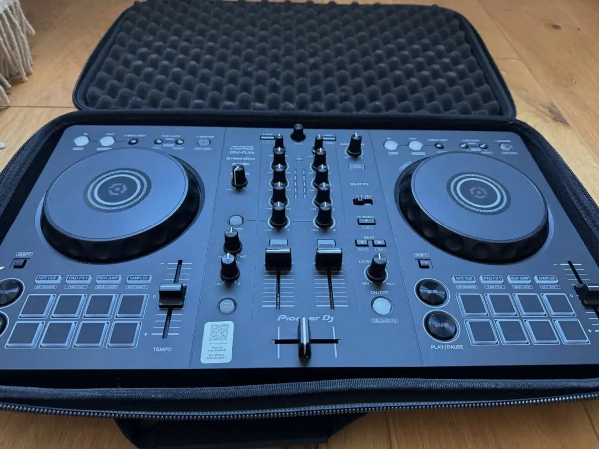 Pioneer DDJ FLX4 Controller & Official DJC-B Case - Image 4