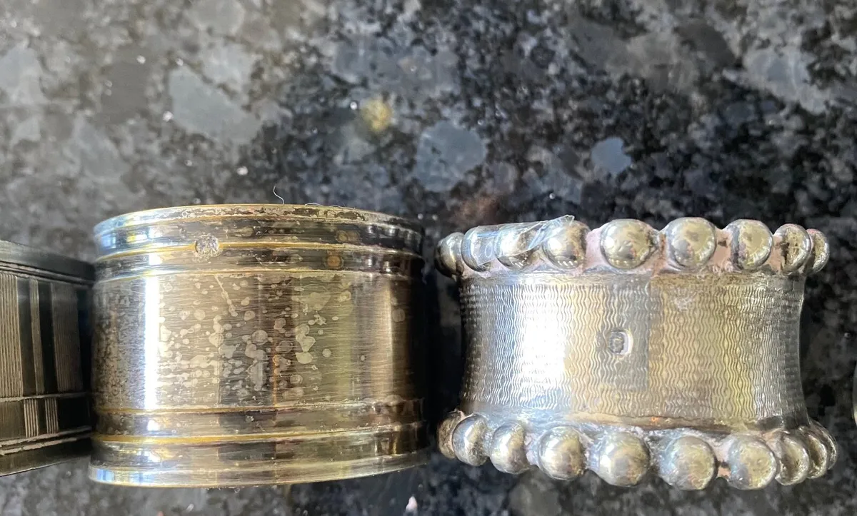 Napkin rings & french hand embroidered napkins - Image 1