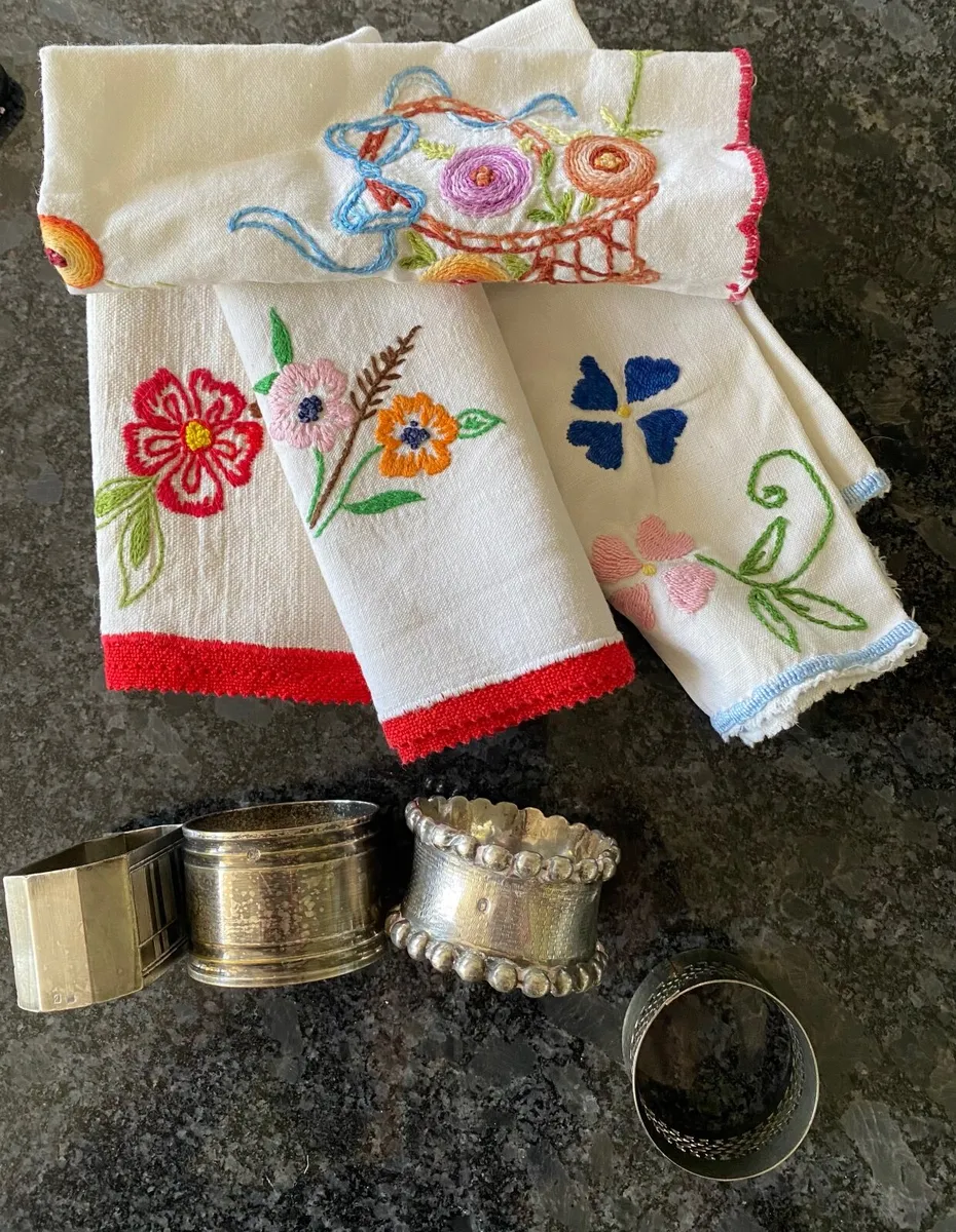 Napkin rings & french hand embroidered napkins - Image 2