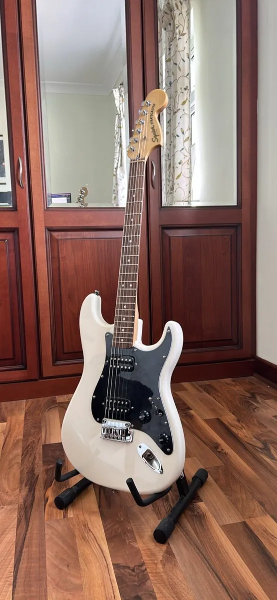 Squier sonic Stratocaster HH - Image 1