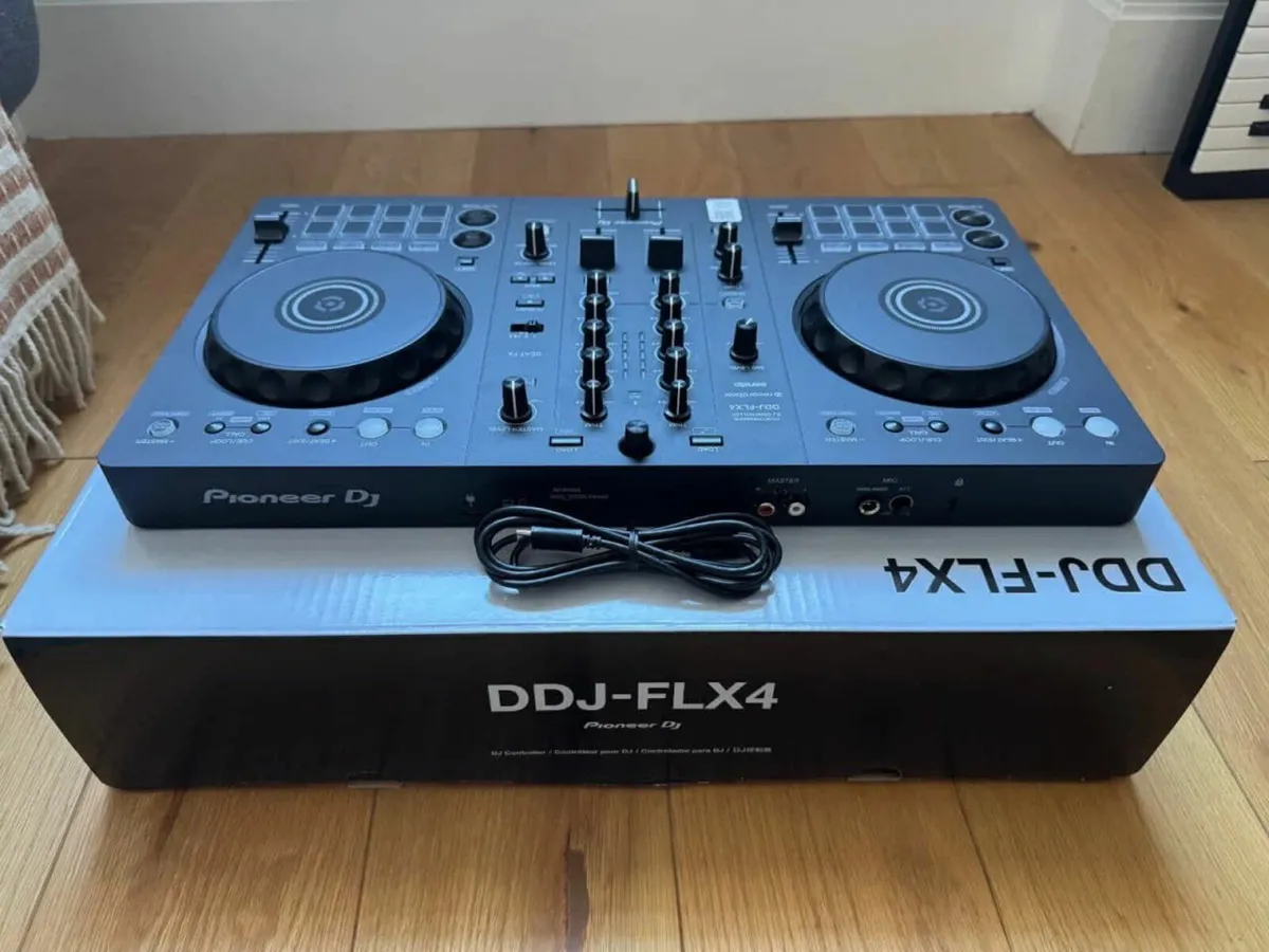 Pioneer DDJ FLX4 Controller & Official DJC-B Case - Image 2