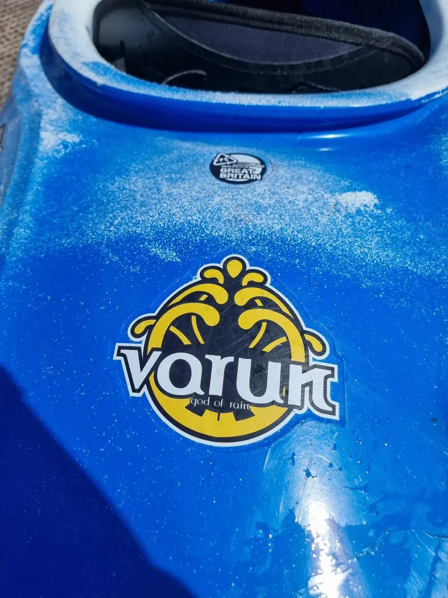 Pyranha Varun Kayak w Werner Rio Fibreglass Paddle - Image 3