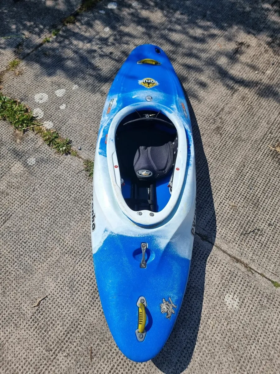 Pyranha Varun Kayak w Werner Rio Fibreglass Paddle - Image 1
