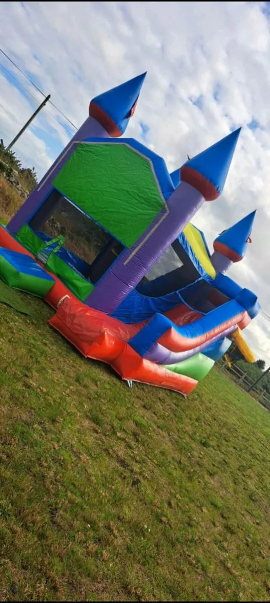 Bouncy castle - Image 3