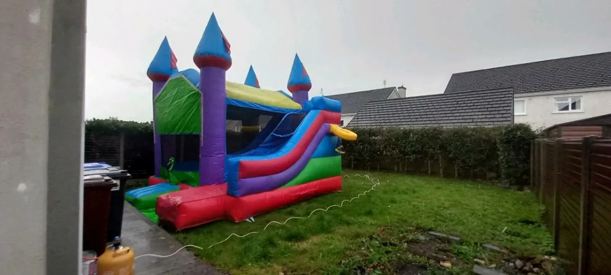Bouncy castle - Image 4