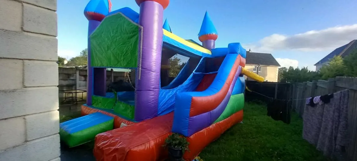 Bouncy castle - Image 1