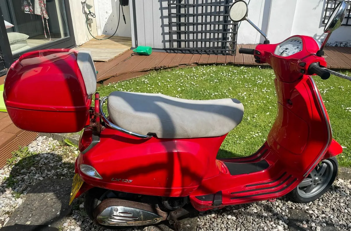 2006 Vespa LX125 project bike - Image 3