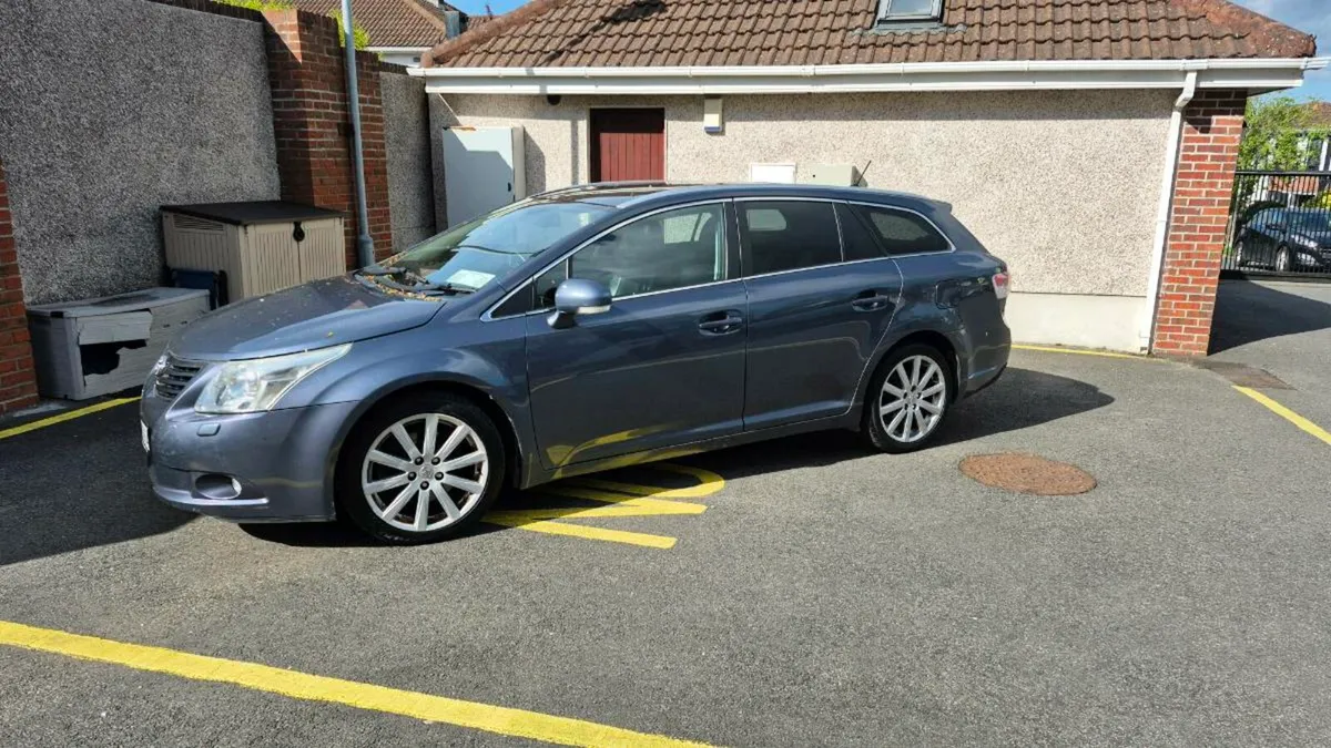 Toyota Avensis estate - Image 1