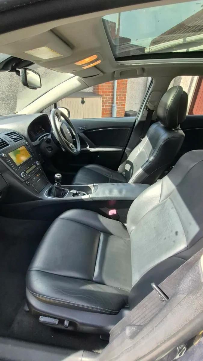 Toyota Avensis estate - Image 3