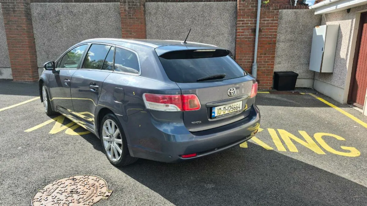 Toyota Avensis estate - Image 4