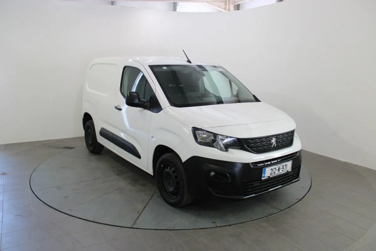 Peugeot Partner Partner Professional Plus 1.5 - Image 1