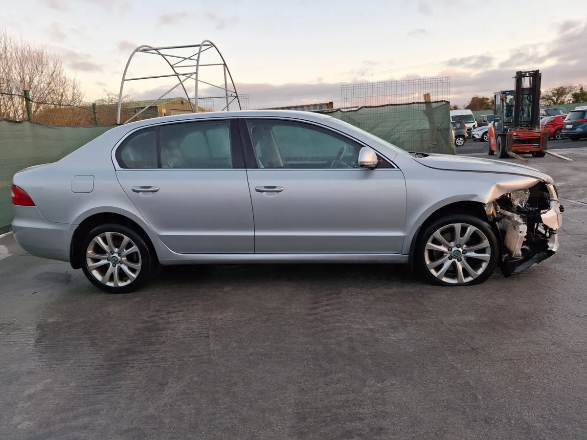 2013 Skoda Superb 2.0L TDI Automatic - Image 3