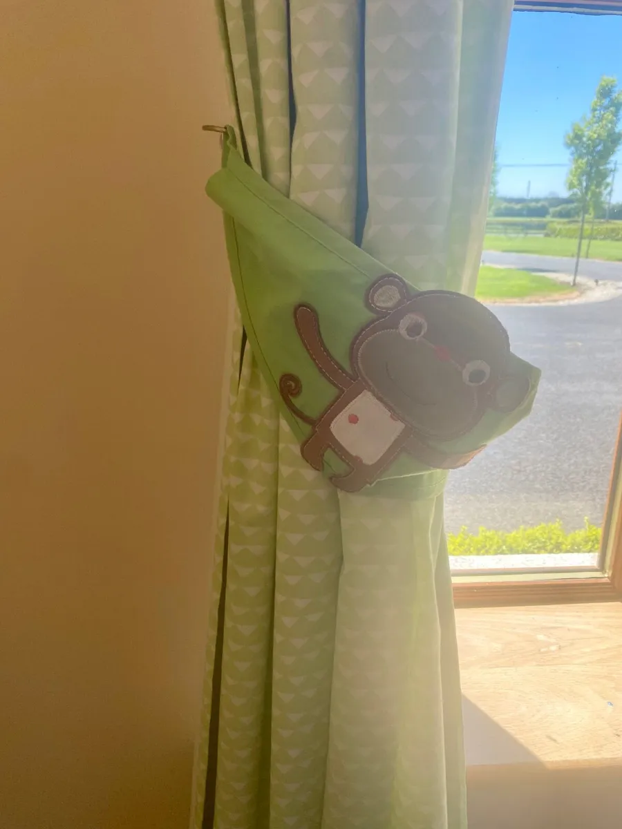 3 pairs childrens curtains - Image 2