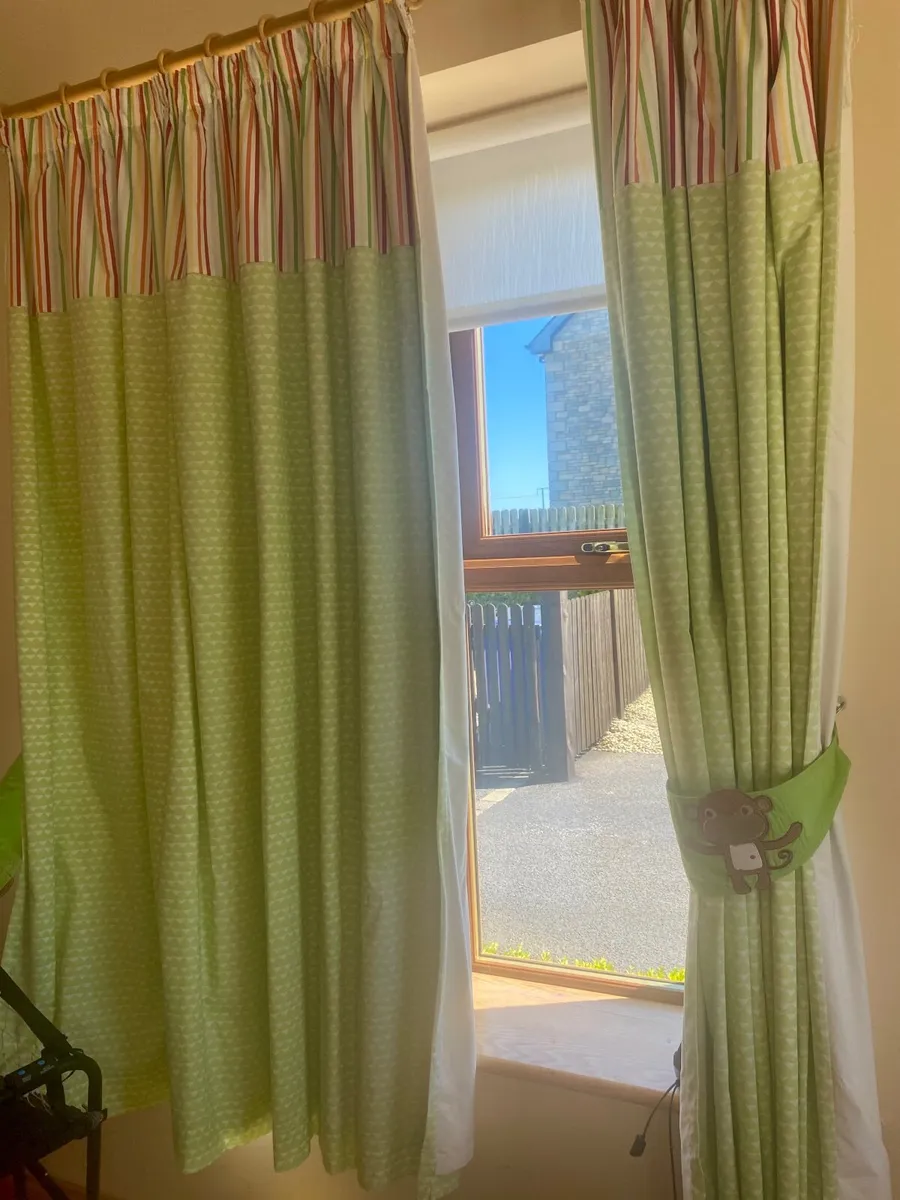 3 pairs childrens curtains - Image 1