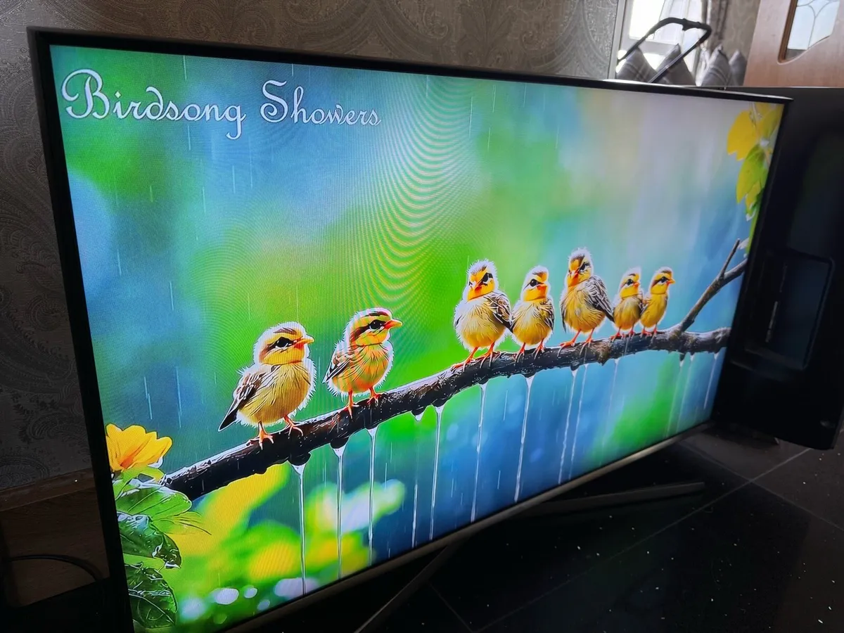 43” Samsung smart like new with stand&remote - Image 2