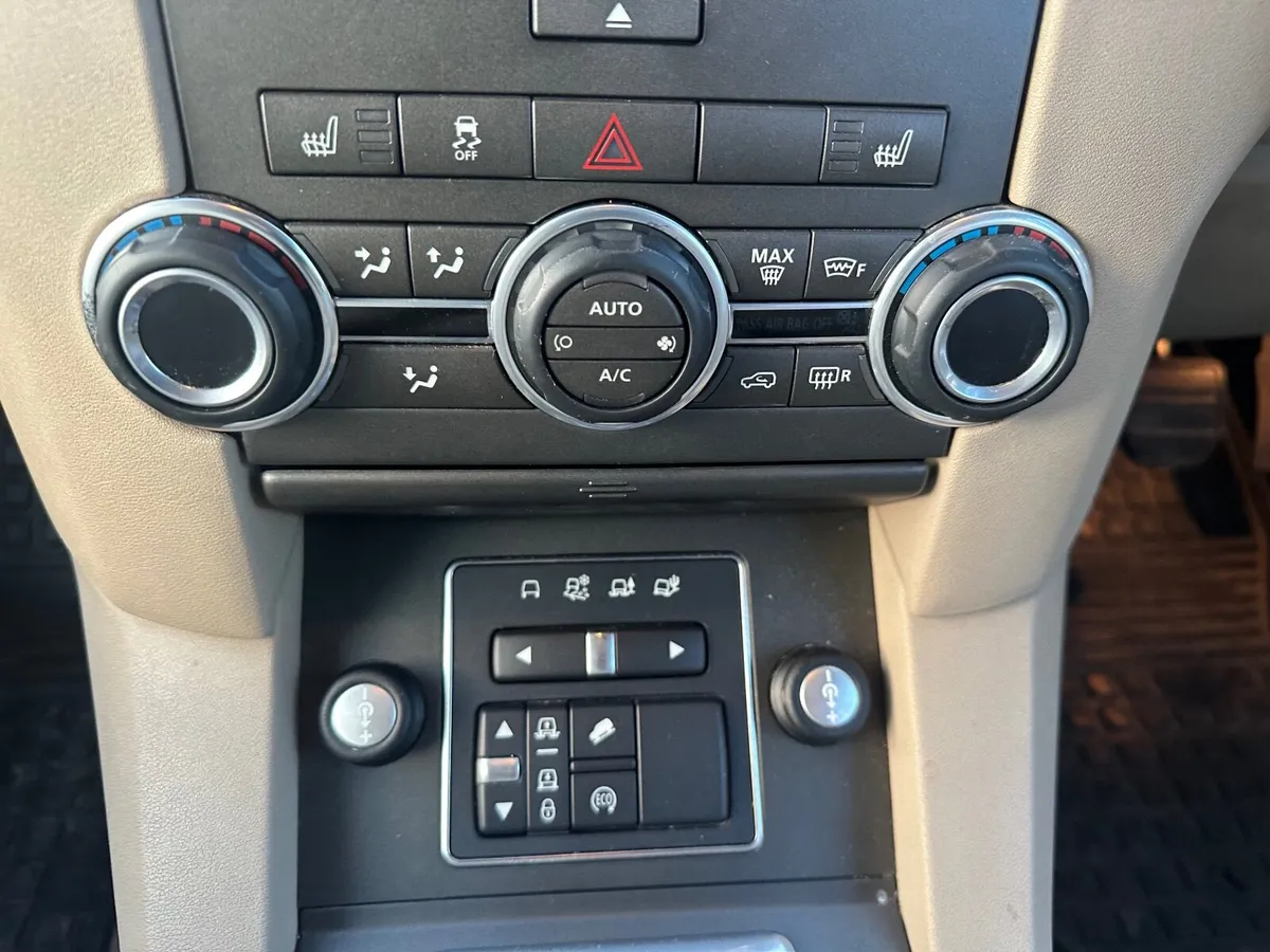 Land Rover Discovery 2015 - Image 4